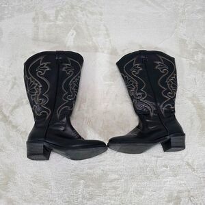 Torrid Cowboy Boots Women's 6WW Black Western Embroidery Wide Width Block Heel